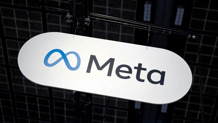 Logo da Meta pendurado
