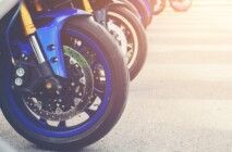 Group of big bike and superbike at the motorcycle parking lot. (Foto: JComp/Magnific)