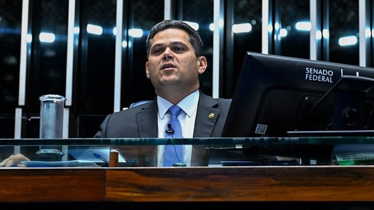 Alcolumbre fala de sua cadeira na presidência do Senado durante sessão