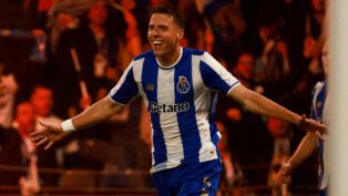 Soccer Football - Primeira Liga - FC Porto v Alverca - Estadio do Dragao, Porto, Portugal - May 2, 2026 FC Porto's Jan Bednarek celebrates scoring their first goal REUTERS/Rita Franca