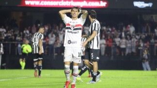 SP - BRASILEIRÃO/SÃO PAULO X BOTAFOGO - ESPORTES - Ferreirinha, do São Paulo, se lamenta na partida entre São Paulo e Botafogo válida pela 17ª rodada do Campeonato Brasileiro 2026, realizada no Estádio Morumbis, na capital paulista, neste sábado, 23. 23/05/2026 - Foto: FABRICIO BOMJARDIM/THENEWS2/ESTADÃO CONTEÚDO