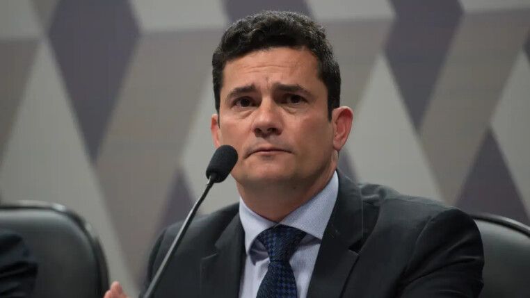 Sergio Moro fala ao microfone durante sessão no Senado
