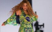 Shakira performs during an open concert at the Copacabana beach in Rio de Janeiro, Brazil May 2, 2026. REUTERS/Ricardo Moraes