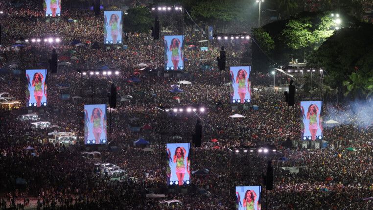 People attend Shakira's open concert at Copacabana beach in Rio de Janeiro, Brazil, May 2, 2026. REUTERS/Pilar Oliver