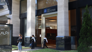Fachada do Banco Master na rua Elvira Ferraz em Itaim Bibi. Foto: Rovena Rosa/Agência Brasil