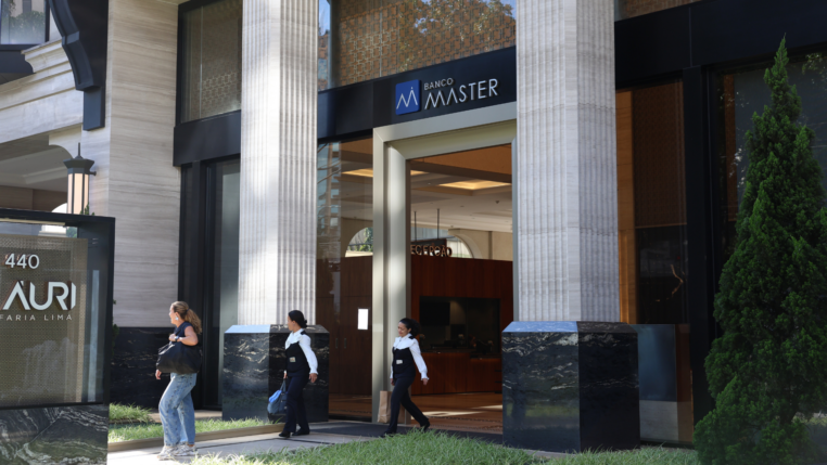 Fachada do Banco Master na rua Elvira Ferraz em Itaim Bibi. Foto: Rovena Rosa/Agência Brasil