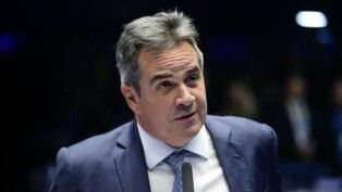 Ciro Nogueira fala ao microfone durante sessão no Senado
