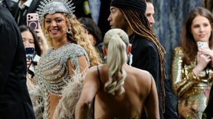 Beyoncé posa durante o Met Gala, baile beneficente anual realizado em apoio ao Costume Institute do Metropolitan Museum of Art, com o tema deste ano “Costume Art”, em Nova York