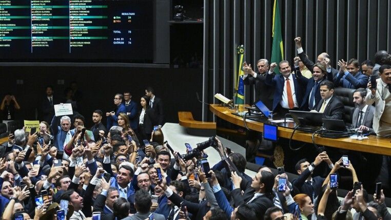 Plenário da Câmara dos Deputados durante sessão conjunta do Congresso destinada à deliberação do veto presidencial ao PL da Dosimetria