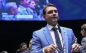 flavio-bolsonaro-comenta-zambelli Flávio Bolsonaro no plenário do Senado