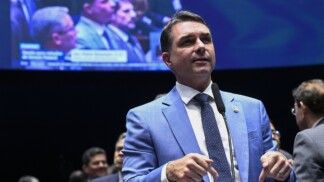 Flávio Bolsonaro no plenário do Senado