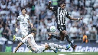 Lance do jogo entre Galo e Fogão