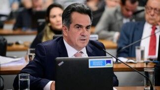 Ciro Nogueira fala ao microfone durante sessão no Senado