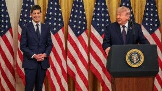 O presidente dos Estados Unidos, Donald Trump, discursa durante a cerimônia de posse do novo presidente do Federal Reserve (Fed), Kevin Warsh, na Sala Leste da Casa Branca, em Washington, D.C., nos Estados Unidos, em 22/05/2026
