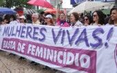 Brasília (DF), 07/12/2025 - O Levante Mulheres Vivas realiza ato na área central de Brasília para denunciar o feminicídio e todas as formas de violência contra mulheres. Foto: Marcelo Camargo/Agência Brasil