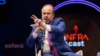O ministro Alexandre Silveira no Fórum Esfera 2026