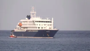 Navio no meio do mar