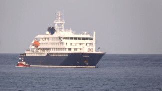 Navio no meio do mar
