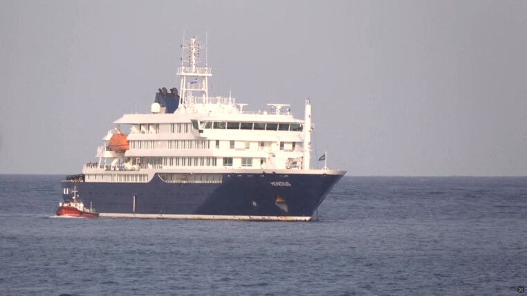 Navio no meio do mar
