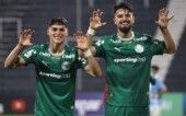 Ramón Sosa, do Palmeiras, comemora o segundo gol da equipe ao lado de Flaco López