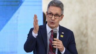 O governador de Minas Gerais, Romeu Zema, durante cerimônia de assinatura do novo acordo de repactuação da reparação dos danos da tragédia de Mariana (MG)