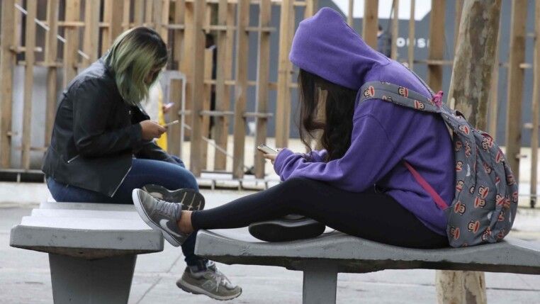 Reino Unido estuda proibição de redes sociais para crianças