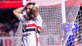SP - SUL AMERICANA/SÃO PAULO MILLONARIOS - ESPORTES - Ferreirinha lamenta chance perdida durante a partida entre São Paulo e Millonarios-COL, válida pela 5ª rodada da fase de grupos da CONMEBOL Sul-Americana, realizada na noite desta terça-feira (19) no MorumBIS em São Paulo, SP. 19/05/2026 - Foto: RODILEI MORAIS/FOTOARENA/FOTOARENA/ESTADÃO CONTEÚDO