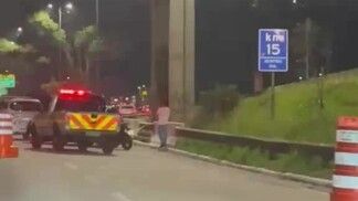 Bloqueio no trecho da Marginal onde mulher se acidentou e morreu