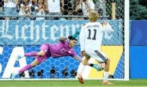 Soccer Football - FIFA World Cup 2026 - Round of 32 - Germany v Paraguay - Boston Stadium, Foxborough, Massachusetts, U.S. - June 29, 2026 Germany's Nick Woltemade has his penalty saved during the penalty shootout by Paraguay's Orlando Gill REUTERS/Peter Cziborra TPX IMAGES OF THE DAY