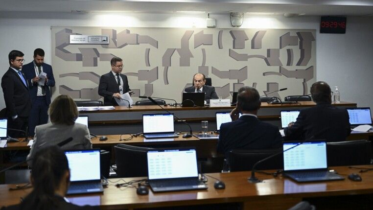 Comissão de Assuntos Sociais (CAS) realiza reunião deliberativa com 24 itens. Entre eles, o PL 1.365/2022, que modifica o salário-mínimo dos médicos e cirurgiões dentistas