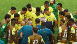 Soccer Football - FIFA World Cup 2026 - Group C - Scotland v Brazil - Miami Stadium, Miami Gardens, Florida, U.S. - June 24, 2026 Brazil coach Carlo Ancelotti speaks to his players during the first half hydration break REUTERS/Marco Bello