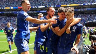 Soccer Football - FIFA World Cup 2026 - Group B - Bosnia and Herzegovina v Qatar - Seattle Stadium, Seattle, Washington, U.S. - June 24, 2026 Bosnia and Herzegovina's Kerim Alajbegovic celebrates scoring their first goal with teammates REUTERS/Carlos Barria TPX IMAGES OF THE DAY