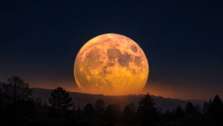Lua de Morango ilumina o Brasil nesta segunda com pico às 20h57