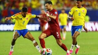Soccer Football - FIFA World Cup 2026 - Group K - Colombia v Portugal - Miami Stadium, Miami Gardens, Florida, U.S. - June 27, 2026 Portugal's Diogo Dalot in action with Colombia's Richard Rios and Daniel Munoz IMAGN IMAGES via Reuters/Nathan Ray Seebeck