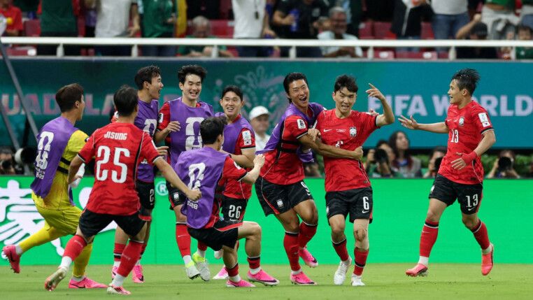 Soccer Football - FIFA World Cup 2026 - Group A - South Korea v Czech Republic - Estadio Guadalajara, Guadalajara, Mexico - June 11, 2026 South Korea's Hwang In-beom celebrates scoring their first goal with teammates REUTERS/Paul Childs TPX IMAGES OF THE DAY
