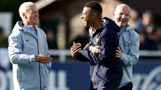 FILE PHOTO: Soccer Football - World Cup - UEFA Qualifiers - France Training - INF Clairefontaine, Clairefontaine-en-Yvelines, France - September 1, 2025 France's Kylian Mbappe reacts with coach Didier Deschamps and assistant coach Guy Stephan during training REUTERS/Benoit Tessier/File Photo