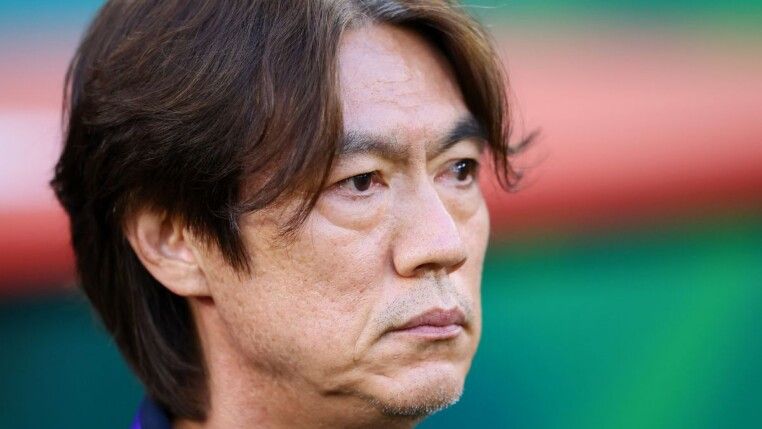 Técnico da Coreia do Sul renuncia após Coreia do Sul cair na fase de grupos