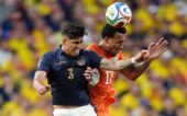 FIFA World Cup 2026 - Group E - Ivory Coast v Ecuador Piero Hincapié, do Equador, em ação contra Guela Doué, da Costa do Marfim.