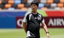 Soccer Football - FIFA World Cup 2026 - Japan Training - Houston Dash & Dynamo Stadium, Houston, Texas, U.S. - June 28, 2026 Japan coach Hajime Moriyasu during training IMAGN IMAGES via Reuters/Troy Taormina