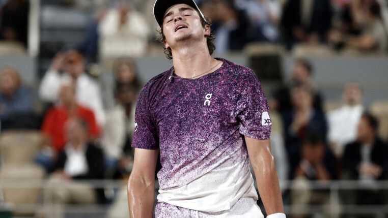 Tennis - French Open - Roland Garros, Paris, France - June 2, 2026 Brazil's Joao Fonseca reacts during his quarter final match against Czech Republic's Jakub Mensik REUTERS/Benoit Tessier