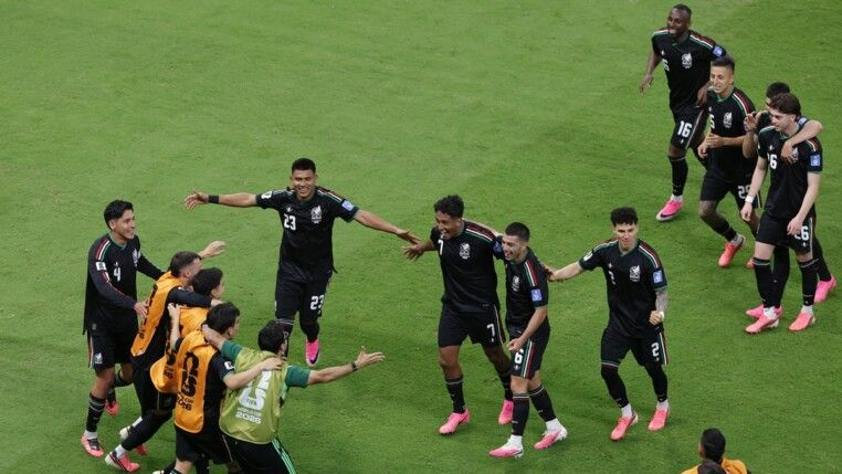 Soccer Football - FIFA World Cup 2026 - Group A - Mexico v South Korea - Estadio Guadalajara, Guadalajara, Mexico - June 18, 2026 Mexico's Luis Romo celebrates scoring their first goal with teammates REUTERS/Amanda Perobelli