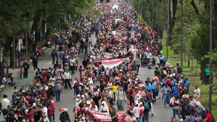 Dissident teachers from Mexico's National Coordination of Education Workers (CNTE) march toward Ciudad de Mexico Stadium during a protest ahead of the 2026 FIFA World Cup in Mexico City, Mexico, June 9, 2026. REUTERS/Luis Cortes