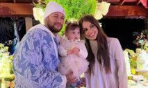 Neymar e Amanda Kimberlly com a filha Helena