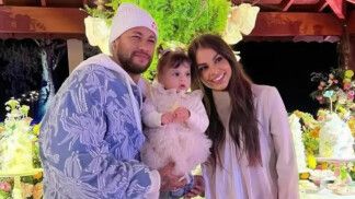 Neymar e Amanda Kimberlly com a filha Helena