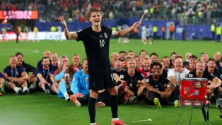 Soccer Football - FIFA World Cup 2026 - Group I - Norway v Senegal - New York/New Jersey Stadium, East Rutherford, New Jersey, U.S. - June 22, 2026 Norway's Martin Odegaard and teammates perform the traditional Viking rowing celebration for their fans after the match REUTERS/Mike Segar TPX IMAGES OF THE DAY
