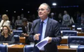 Plenário do Senado Federal durante sessão deliberativa ordinária. Ordem do dia. Na pauta, o refinanciamento da dívida de produtores rurais (PL 5.122/2023), além da indicação de Benedito Gonçalves para o cargo de corregedor do Conselho Nacional de Justiça (CNJ) (OFS 4/2026). À bancada, em pronunciamento, senador Renan Calheiros (MDB-AL). Foto: Carlos Moura/Agência Senado