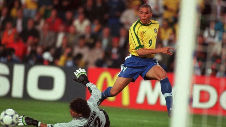 Ronaldo contra Marrocos, em 1998