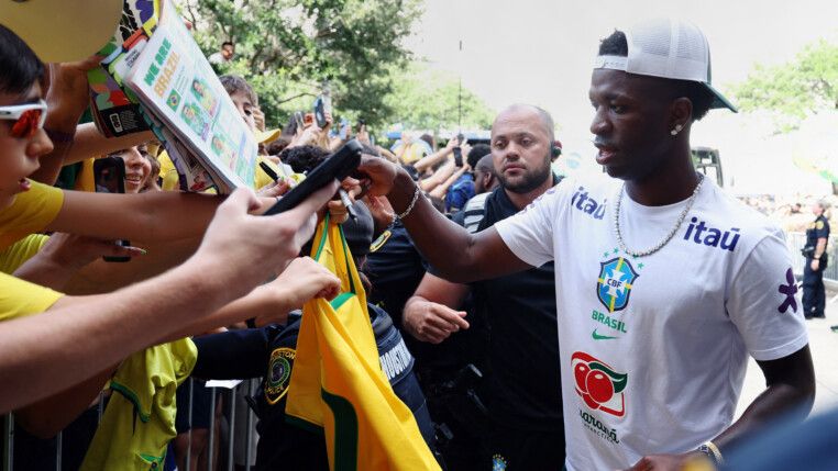 Soccer Football - FIFA World Cup 2026 - Brazil players greeted by fans in Houston - Houston, Texas, U.S. - June 27, 2026 Brazil's Vinicius Junior signs autographs for fans as he arrives at the Hyatt Regency Houston/Galleria IMAGN IMAGES via Reuters/Troy Taormina