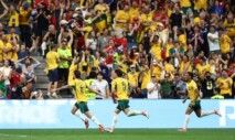Connor Metcalfe, da Austrália, comemora após marcar o segundo gol da Austrália sobre a Turquia