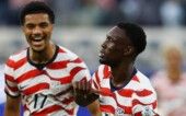 Folarin Balogun, dos Estados Unidos, comemora após marcar o terceiro gol da equipe na vitória sobre o Paraguai pela Copa do Mundo de 2026, no Los Angeles Stadium, em Inglewood, Califórnia (EUA), em 12/06.